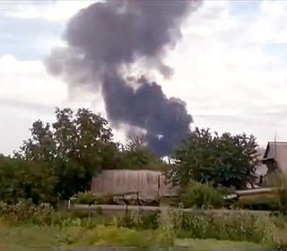 Rauch an der Absturzstelle von MH17